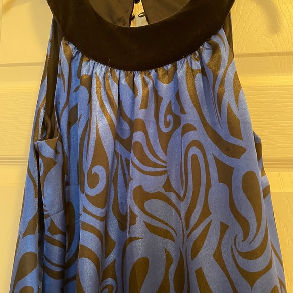 NWOTSblack velour like neck and bottom trim dress - Picture 2 of 9